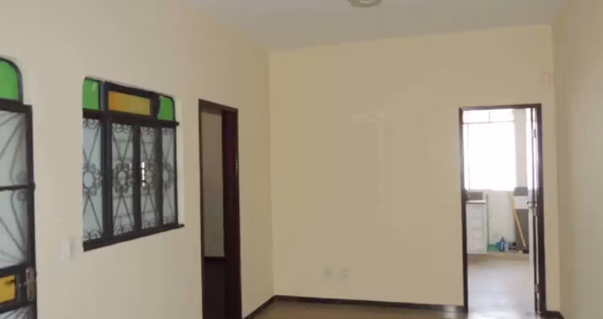 Casa com 3 quartos para alugar no São José, Divinópolis 