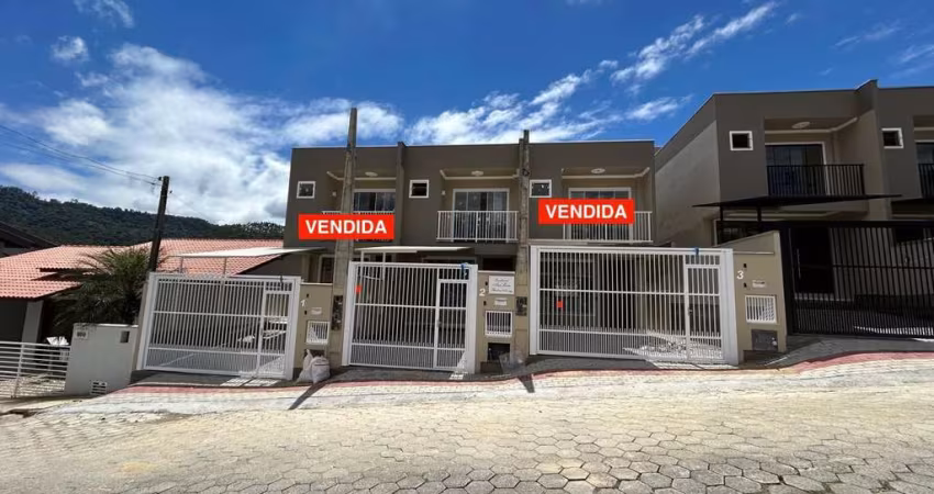Casa para Venda em Brusque, São João, 2 suítes, 2 banheiros, 1 vaga