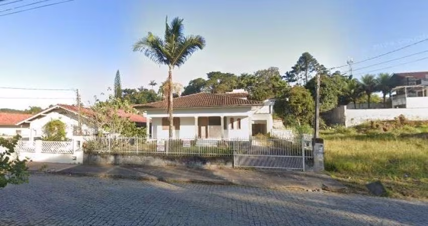 Casa para Venda em Brusque, Jardim Maluche, 3 dormitórios, 1 banheiro, 2 vagas