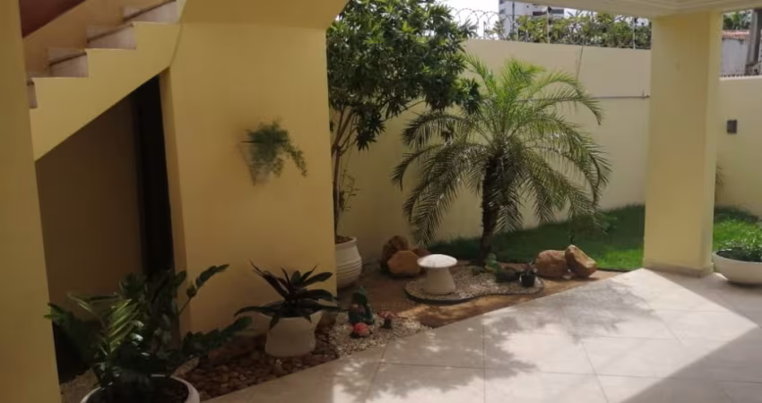 Vendo espaçosa casa em bairro Capim Macio