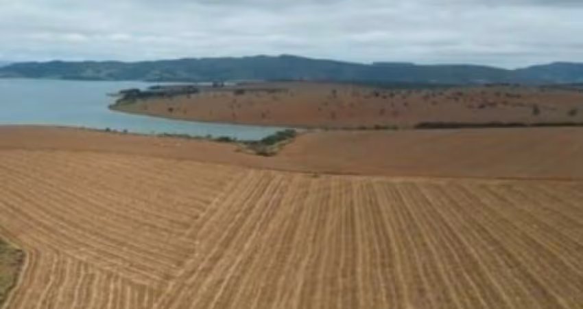 Excepcional Fazenda à beira do Lago de Furnas em Piumhi-MG