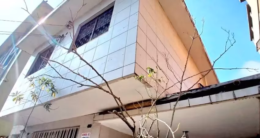 Sobrado isolado com quintal amplo na ponta da praia – 3 dorms (1 suíte)