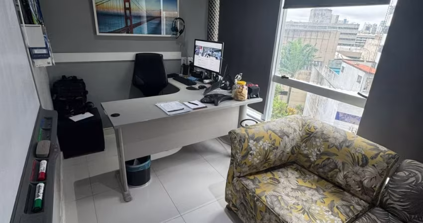 Sala comercial mobiliada e climatizada no Alto do Parque – Itaigara, com 2 vagas!