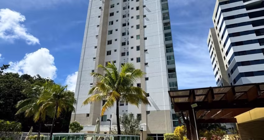 Apartamento Reformado e Decorado no Natura – Alphaville 1 | 2 Quartos + Dependência | Andar Alto com Vista Verde