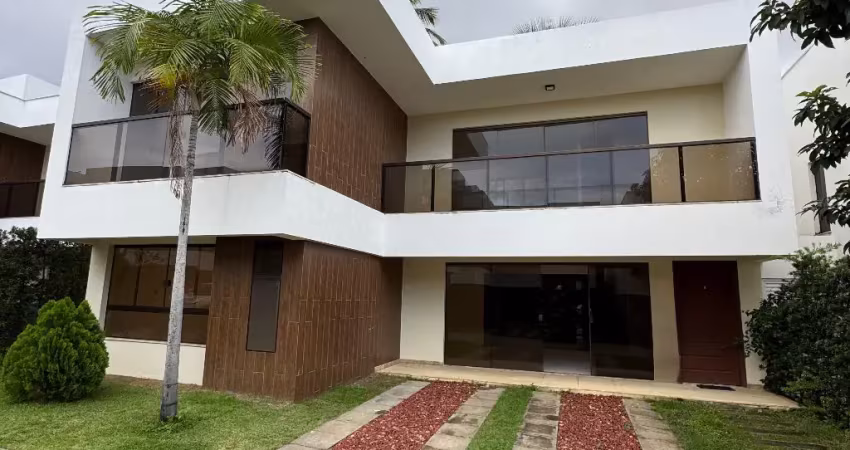 Casa alto padrão à venda em buraquinho – 4 suítes, mobiliada, energia solar e gourmet privativo