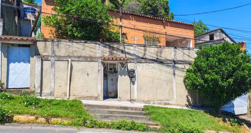 Duas casas com quintal em Jardim Primavera