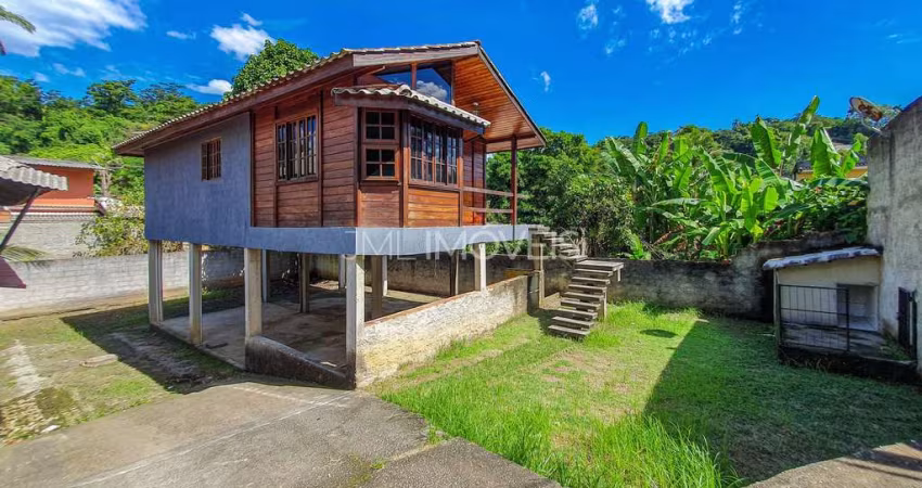 Casa com quintal em Jardim Primavera
