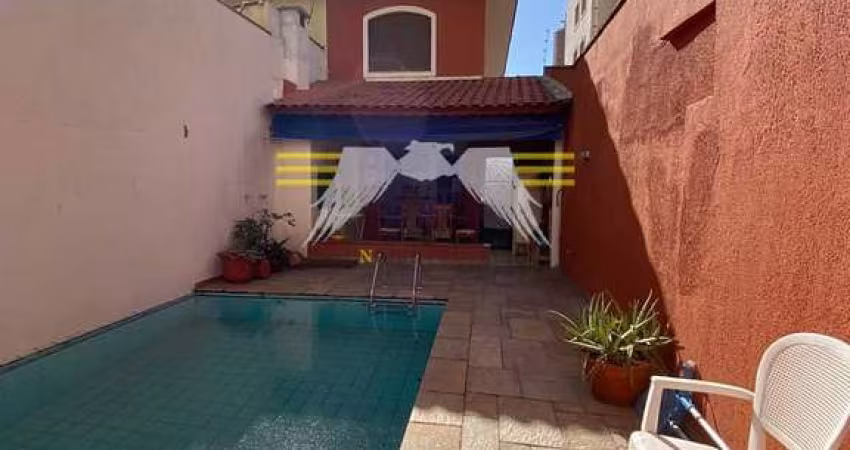 SOBRADO 250m², COM 4 DORMITÓRIOS, SENDO 3 SUÍTES, COM LOCALIZAÇÃO PRIVILEGIADA E COM TODA INFRAESTR