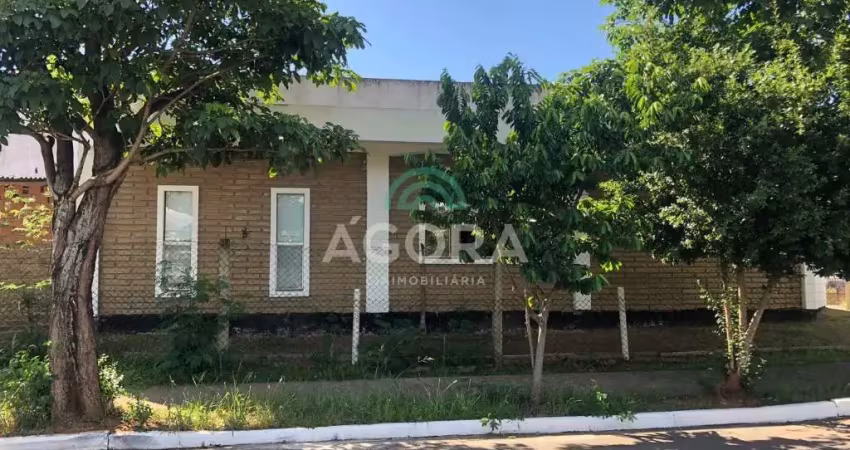 Casa de 3(três) dormitórios, sendo 1(uma) suíte, localizada no bairro Estância Velha