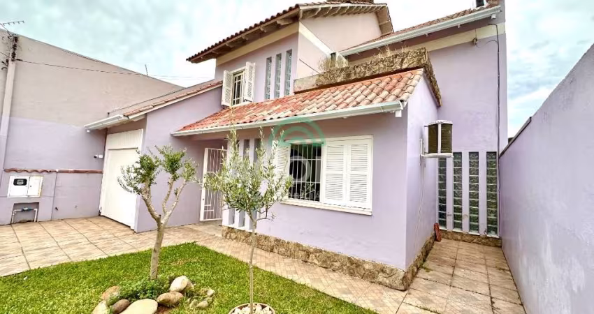 Lindo sobrado com 5 (cinco) dormitórios, localizado no bairro no bairro Nossa Senhora das Graças.
