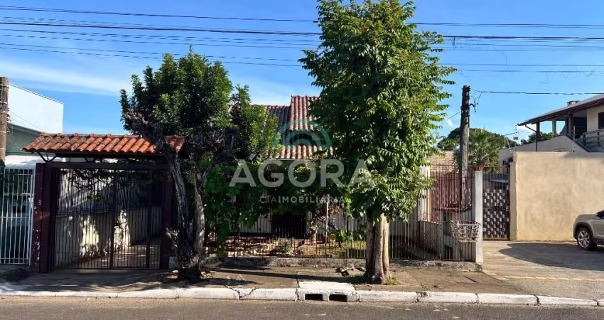 Casa térrea com 2 (dois) dormitórios, localizada no bairro  São Luís em Canoas.