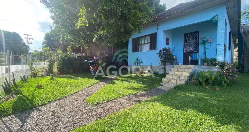 Casa térrea com 2 (dois) dormitórios, localizado no bairro Olaria em Canoas.