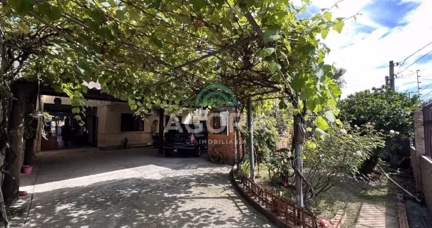 Sobrado com 7 (sete) dormitórios, sendo 2 (duas) suítes, localizado no bairro Fátima em Canoas.