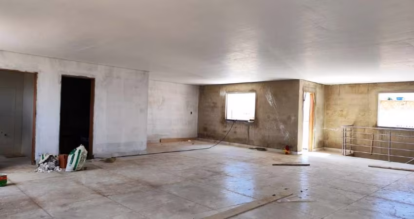 Cobertura no Bairro Santo Agostinho em Conselheiro Lafaiete-MG: 3 Quartos, 1 Suíte, 1 Sala, 3 Banheiros, 1 Vaga, 250m²!