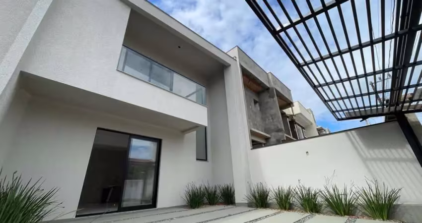 CASA À VENDA EM BALNEÁRIO PIÇARRAS DUPLEX COM PISCINA À 350 METROS DO MAR