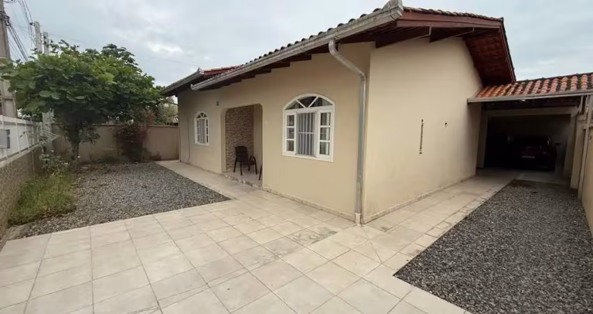 Casa de 130m² a apenas 300m da praia - conforto, lazer e qualidade de vida em itajuba, barra velha