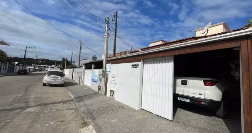 Casa com 2 quartos à venda no Centro, Penha 