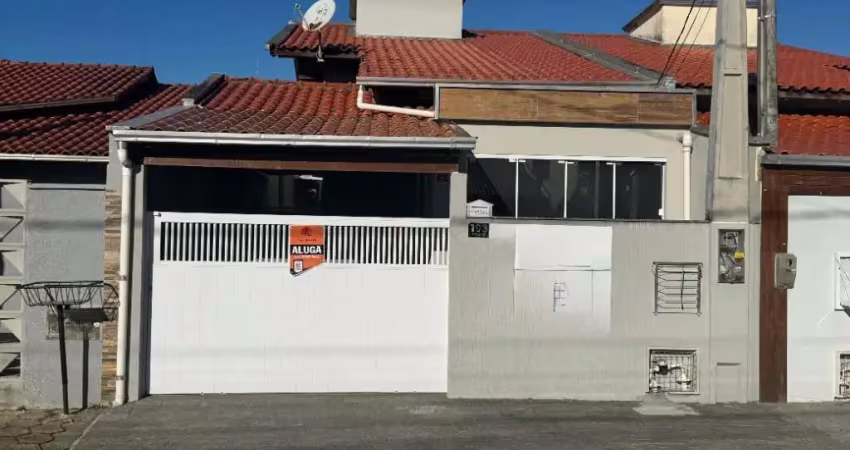 Casa mobiliaida  com 3 quartos para locação no centro de penha sc