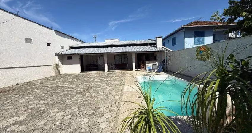 Casa com 4 quartos à venda na 179 R João Fermino Bittencourt, 194, Armação, Penha