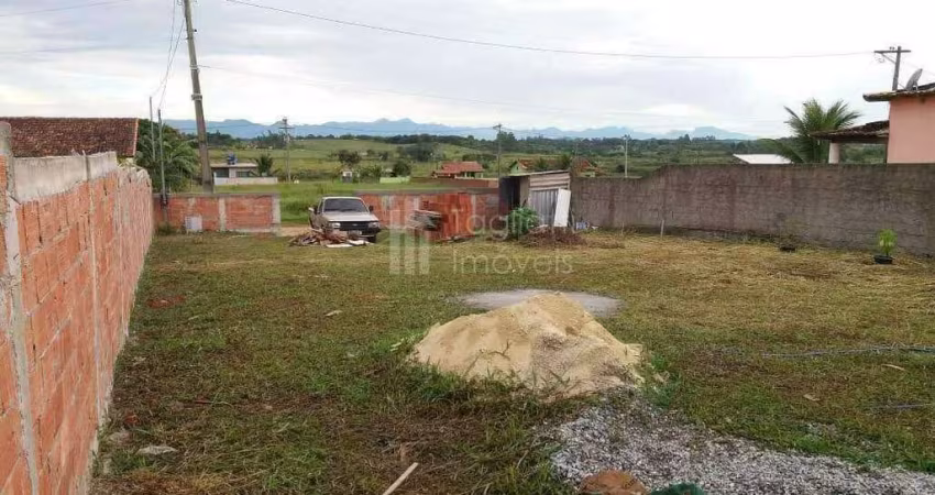 São Vicente do Campo Alegre - Terreno à venda no bairro Parati em Araruama/RJ