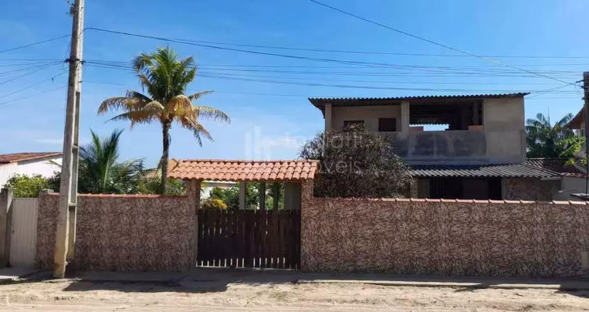 Casa à venda no bairro praça da bandeira em araruama/rj