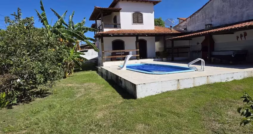 Casa duplex  4 quartos sendo uma suíte - Iguabinha Araruama.