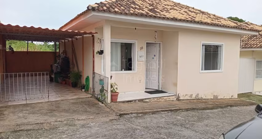 Casa dois quartos sendo uma suíte em Condomínio - Outeiro