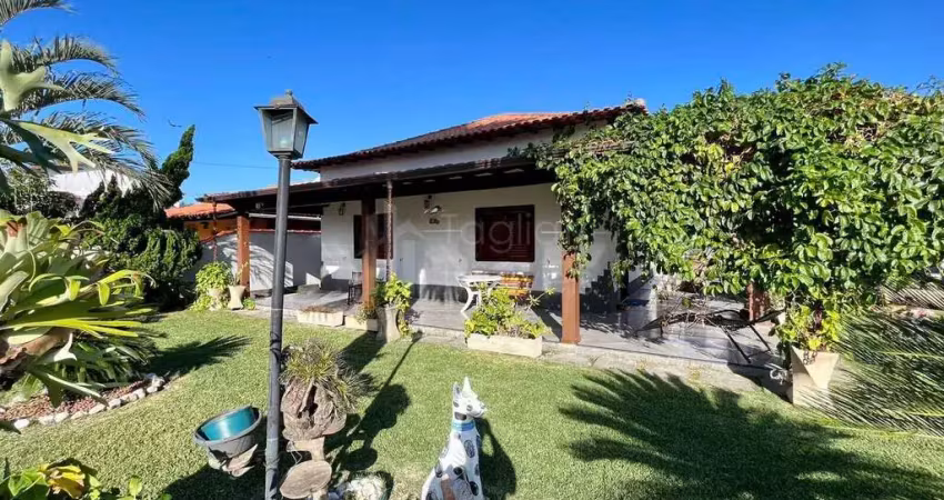 Ótima casa linear com piscina em condomínio fechado em praia seca