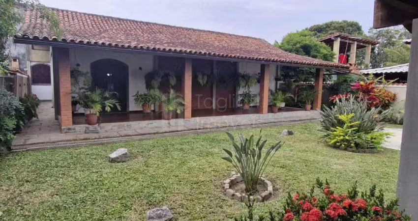 Excelente casa linear em estilo colonial no bairro coqueiral