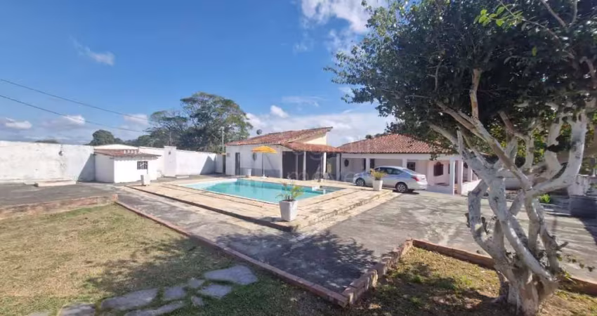 Excelente casa colonial linear de esquina em araruama