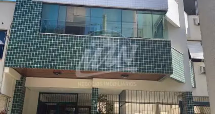 Apartamento 2 dormitórios c/ 134.07 de área privativa, terraço c/piscina, churraqueira, no 4 andar fundos, sem elevador. 01 vaga de garagem. na barão de ubá a 50mts da passo da pátria.  agende sua vis