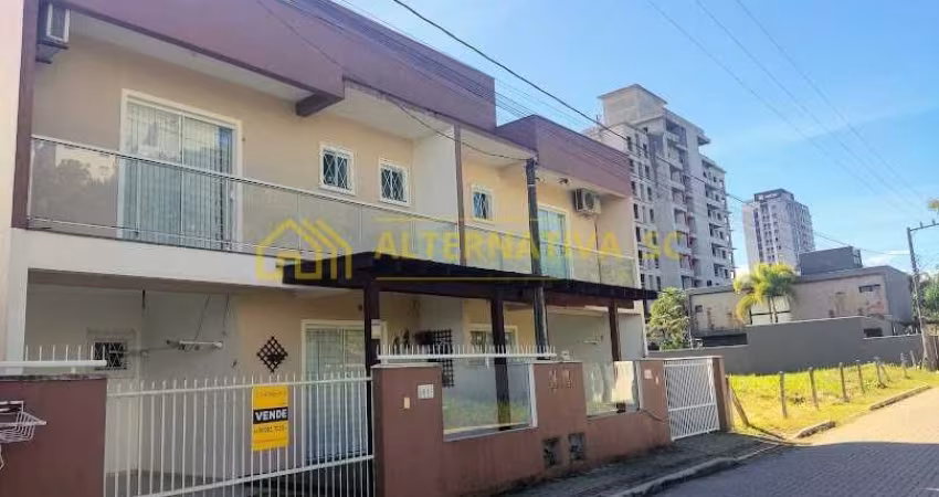 Sobrado à venda com 02 suítes em Itacolomi