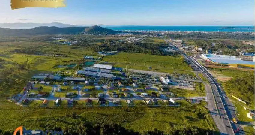 Terreno em condomínio com 360m² á aproximadamente 3,3 km da praia de canasvieiras.