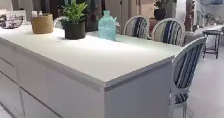 Cobertura com 84m² á aproximadamente 400 metros da praia dos ingleses
