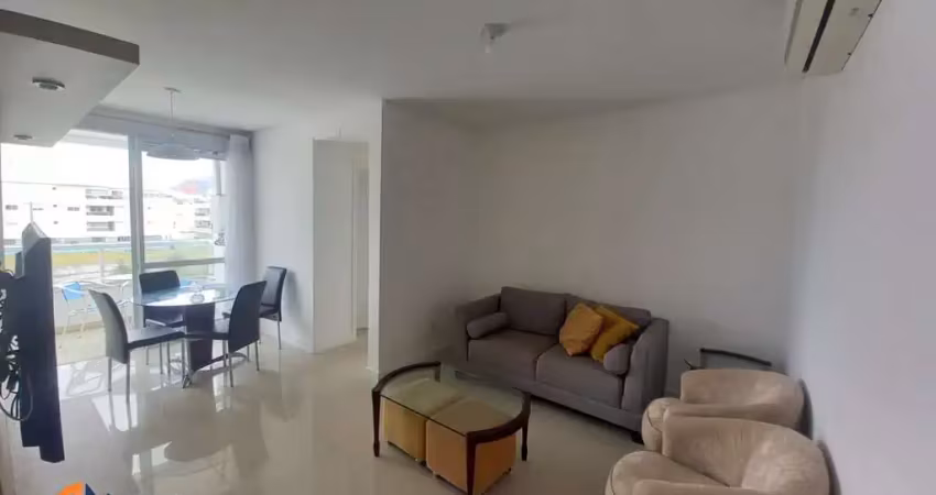 Apartamento padrão mobiliado localizado a 200 metros da praia dos ingleses