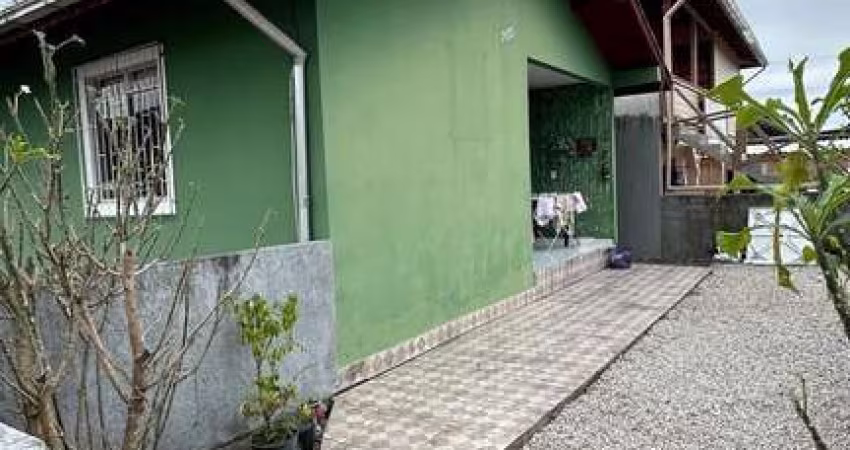Casa com 80m² mais 2 apartamentos á aproximadamente 3km da Praia dos Ingleses.