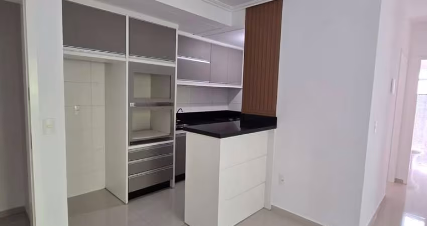 Apartamento semi mobiliado com 58m² á aproximadamente 3km da Praia dos Ingleses