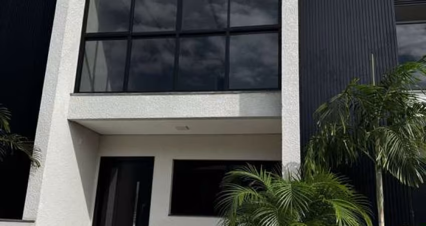 Sobrado Alto Padrão com 126m² 1,3 km da Praia da Cachoeira do Bom Jesus.