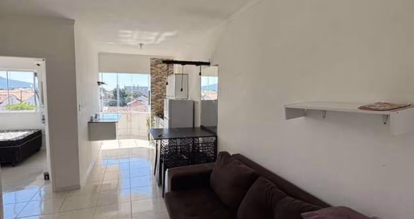 Apartamento Mobiliado com 65m² á aproximadamente 2,5 km da Praia dos Ingleses.