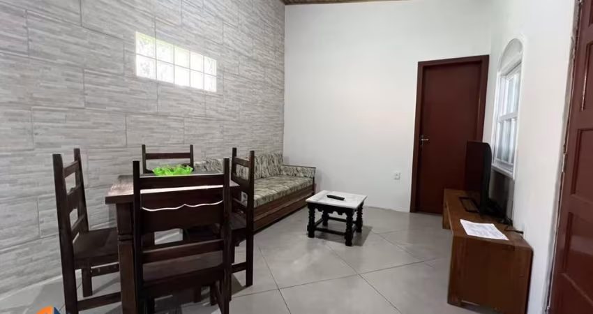 Casa 02 Dormitórios com 02 Vagas de Garagem em Residencial Familiar