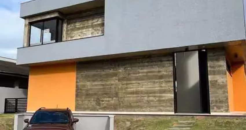 Casa Alto Padrão em Condomínio Fechado