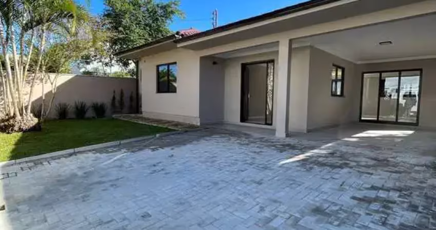 Casa Térrea com 03 quartos (c/suíte) em excelente localização