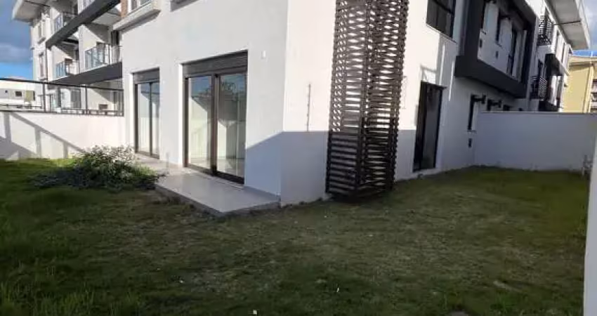 Apartamento garden com escritura pública e vista mar, localizado na praia do santinho, florianópolis/sc.
