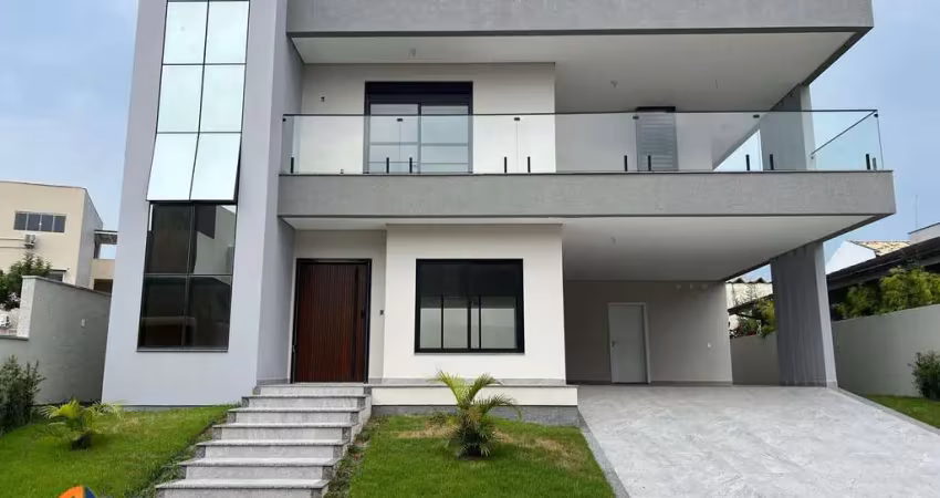 Casa alto padrão localizada em condomínio fechado na região dos ingleses!