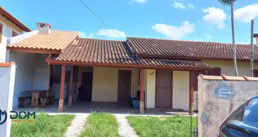 Casa com 90m² mobiliada á aproximadamente  2,6km da praia dos ingleses.