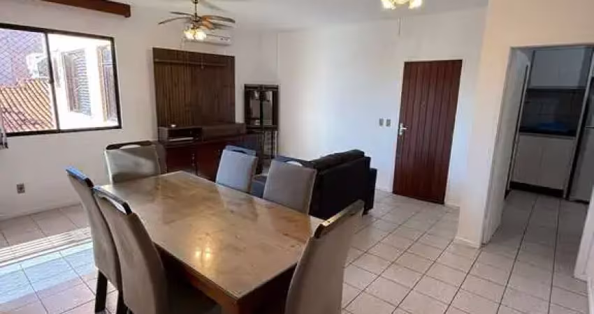 Apartamento mobiliado com 125m² á aproximadamente 30 metros da praia dos ingleses.