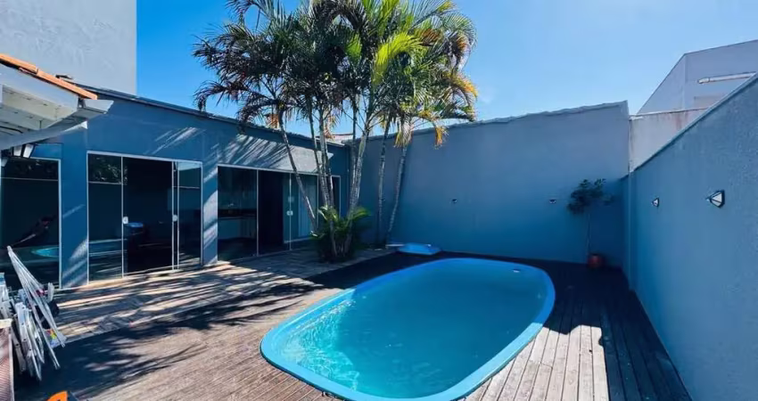 Casa com piscina,  280m2 de área construída, localizada na praia dos ingleses, florianópolis/sc.