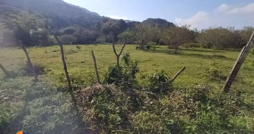 Terreno com 3135m² á aproximadamente 7,4km da praia dos ingleses.