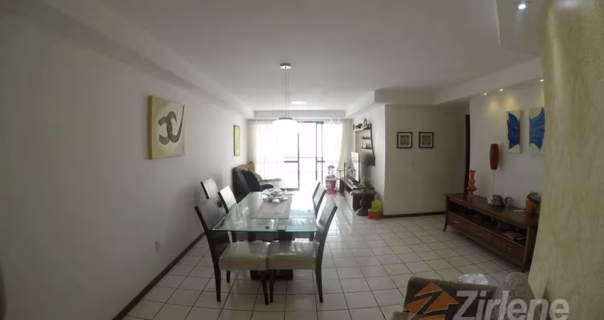 APARTAMENTO DE 3 QUARTOS, PRÉDIO FRENTE PARA O MAR NA PRAIA DO MORRO.