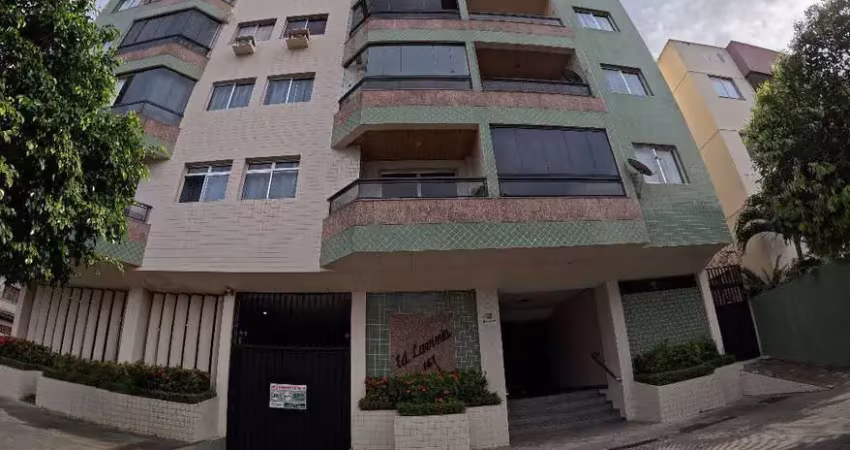 Oportunidade, apartamento  de 2 quartos com área lateral, elevador.